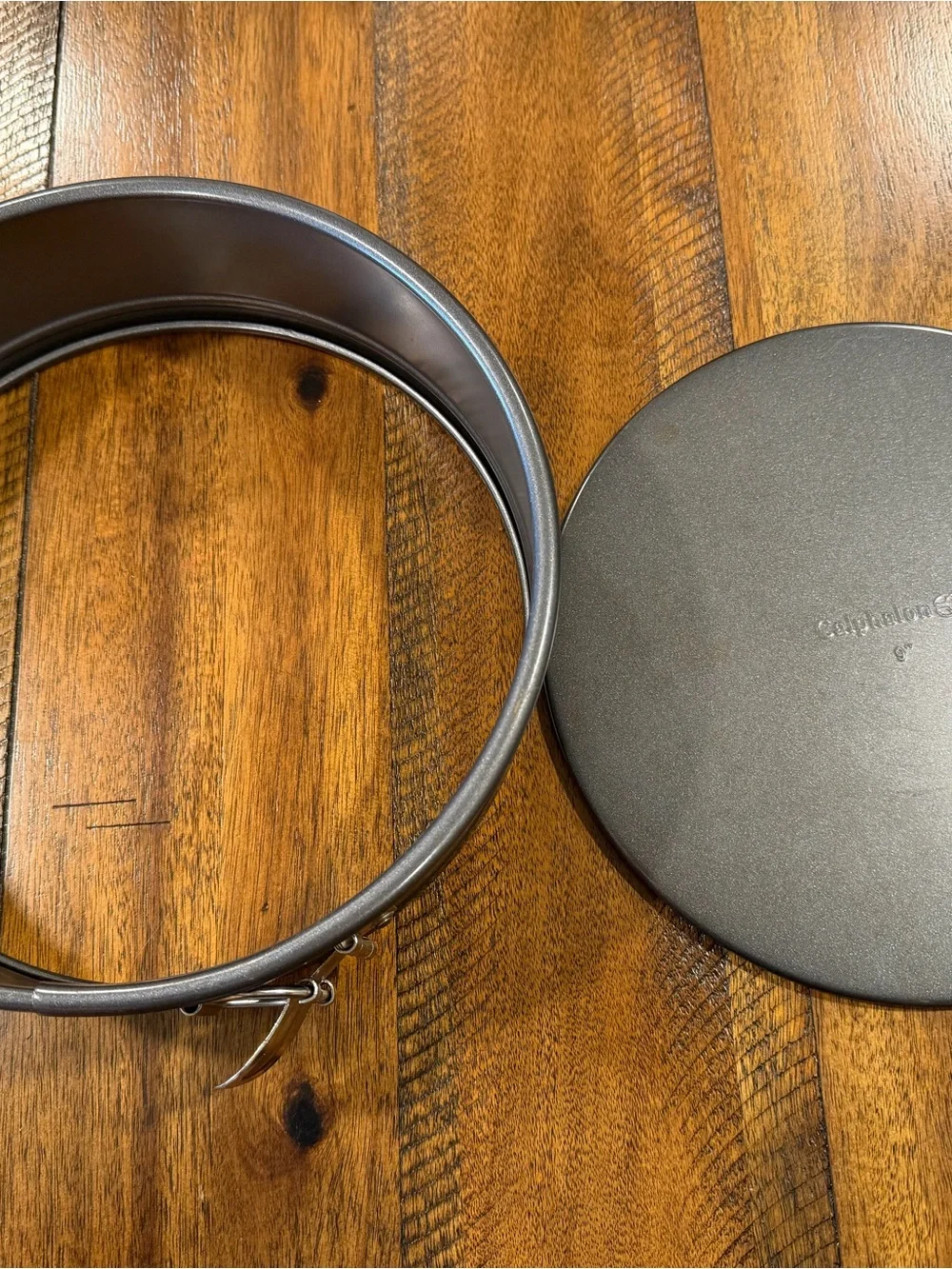 Calphalon Round Nonstick Springform Pan 9” cheesecake nonstick